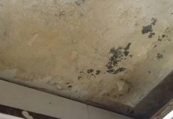 东丽阳台漏水维修公司分享下东丽卫生间渗水维修需要注意哪些问题。